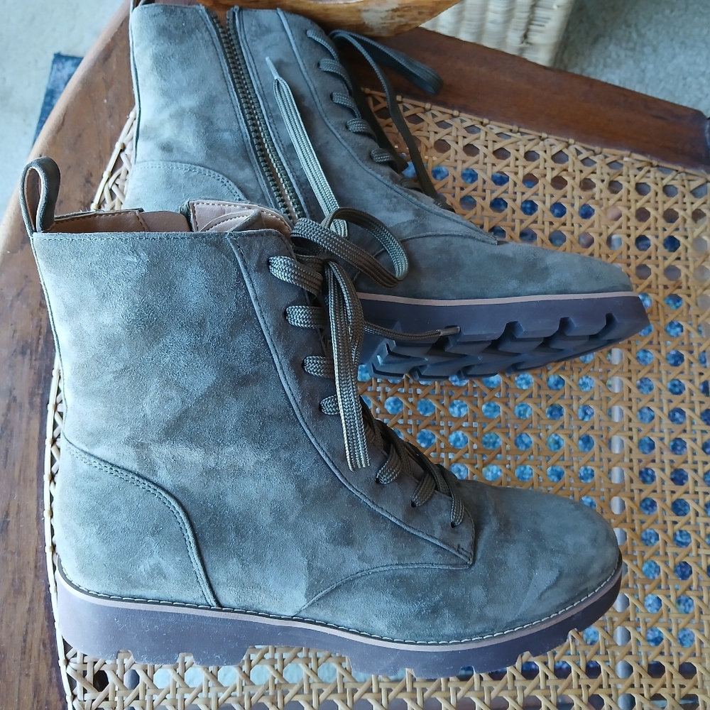 EUC Vionic Women's Lani Zip-Up Suede Boots 9 Olive Color - Picture 3 of 8
